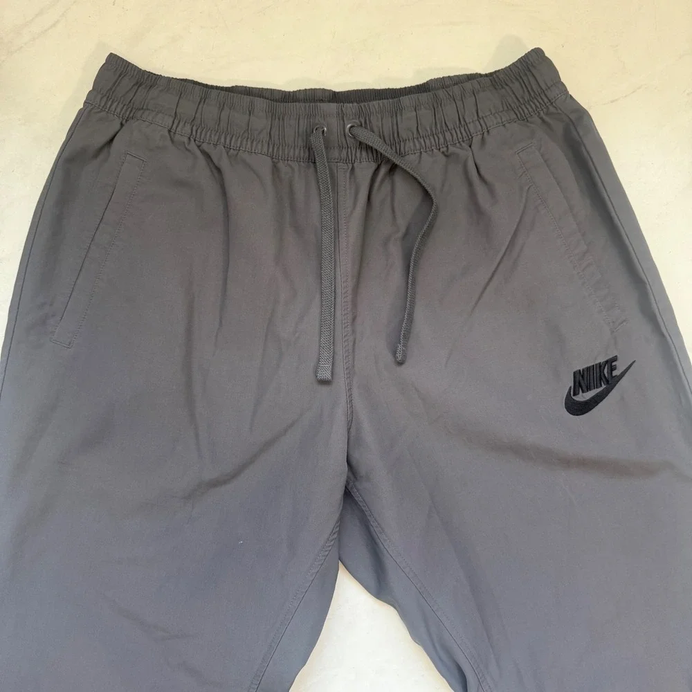 Nike Men's Large Gray Woven Joggers Neutral Active Gym Minimalist Travel